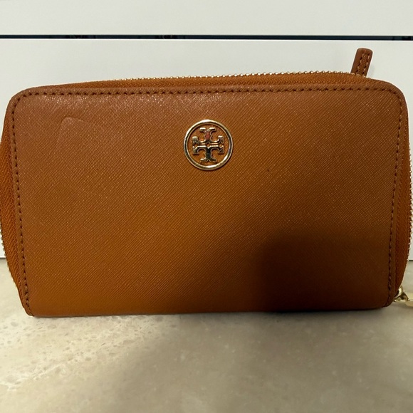 Tory Burch Handbags - Tory Burch Camel Leather Wallet